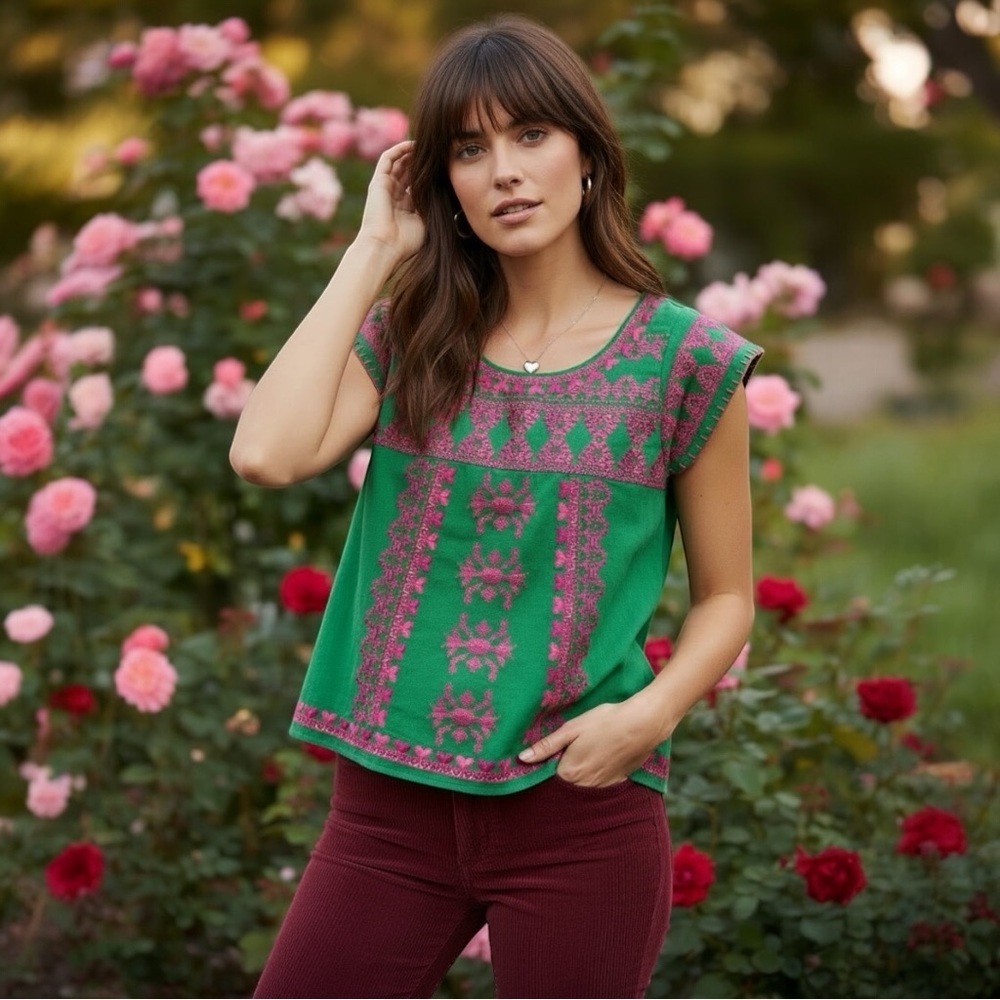 THML Women's Green With Pink Embroidered Hearts Short Sleeve Blouse Size XS